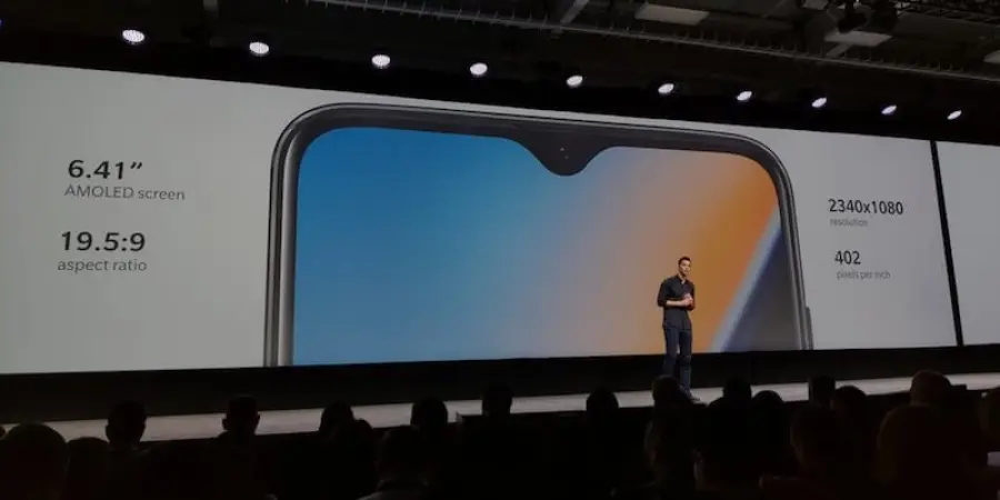 OnePlus 6T ufficiale: lettore di impronte sotto il display e modalità notte